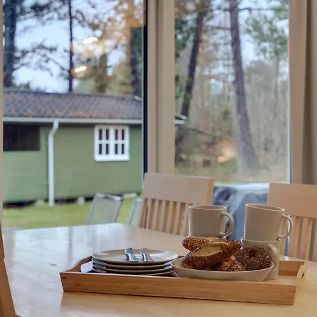 Feriehus 3 Bedroom Beach Front Home In Højby *