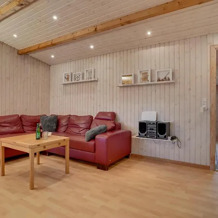 Feriehus 3 Bedroom Beach Front Home In Højby *