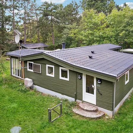 3 Bedroom Beach Front Home In Højby Feriehus