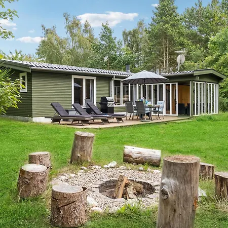 Feriehus 3 Bedroom Beach Front Home In Højby *